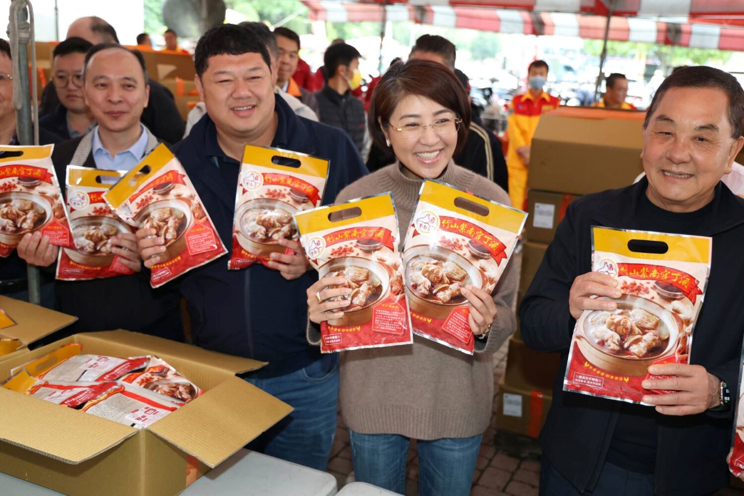 呷平安! 紫南宮十萬包丁酒料理包全部發完 呷平安! 紫南宮十萬包丁酒料理包全部發完