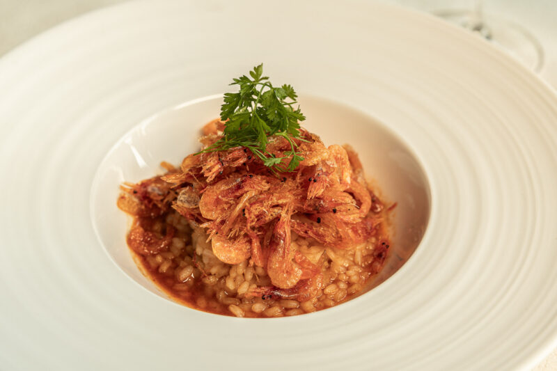 ▲Grill Ukai西餐-櫻花蝦燉飯。（圖/然一酒店提供）