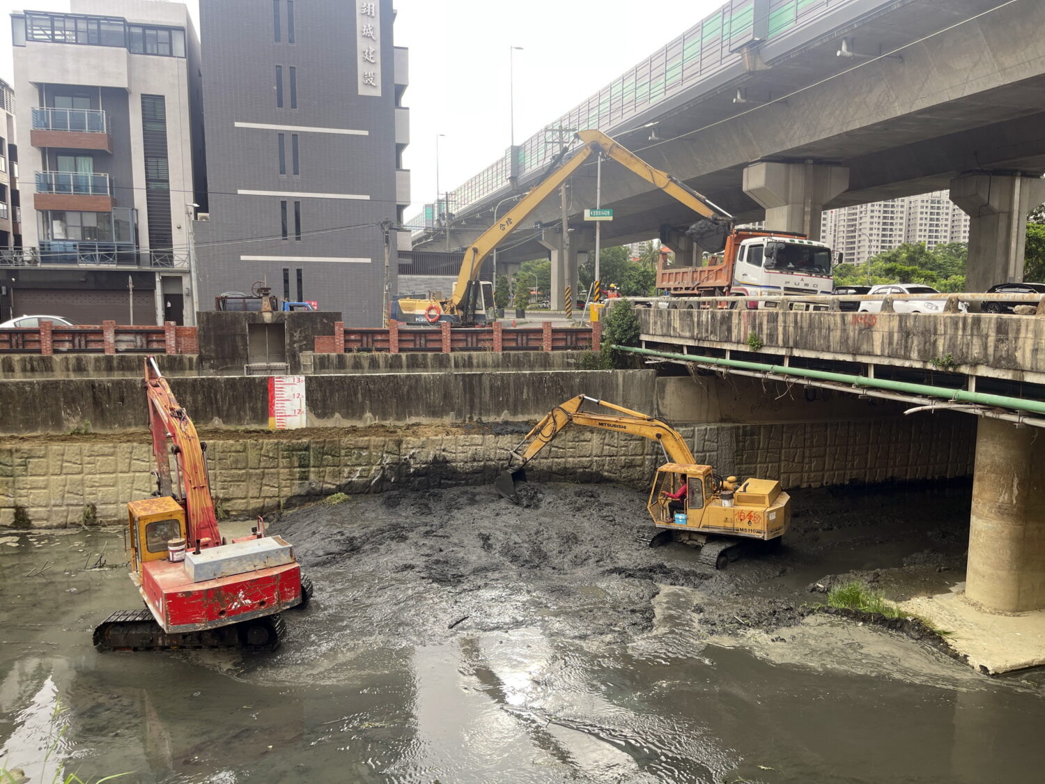 因應極端氣候汛期挑戰 高市府提前部署跨局處強力清淤 做好防洪準備