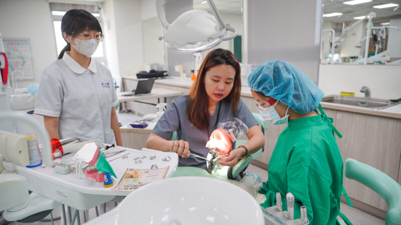 ▲專業教室科系體驗,一窺醫事人員日常。(圖/樹人醫專提供)