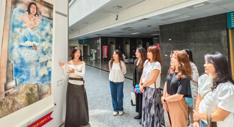 ▲中華藝校今年春展「藝起嗨」在市府中庭展演，值得你來細細品味。（圖/記者張忠義攝）