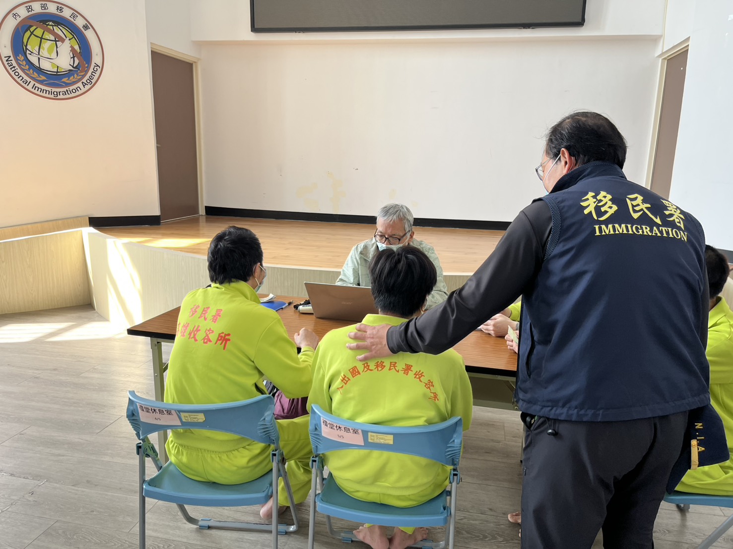 收容人急病救治盼歸途 移民署高雄收容所深夜搶命助返國 收容人急病救治盼歸途 移民署高雄收容所深夜搶命助返國