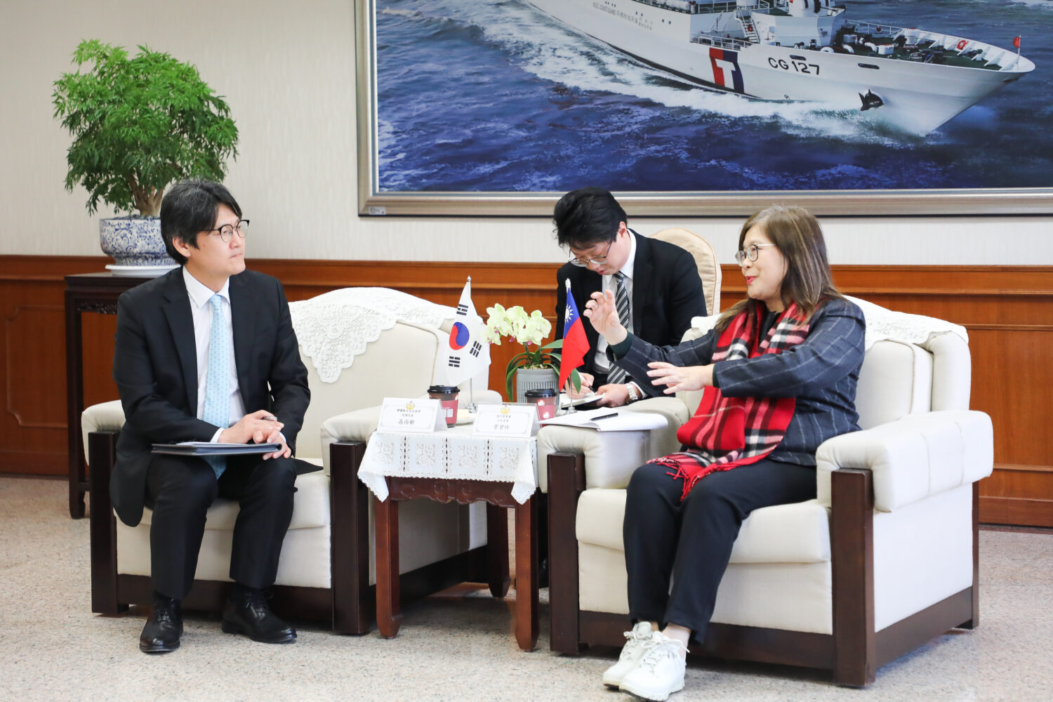 韓國駐臺北代表部率團訪海委會：安全合作與棒球競技的「Magic Balance」共識