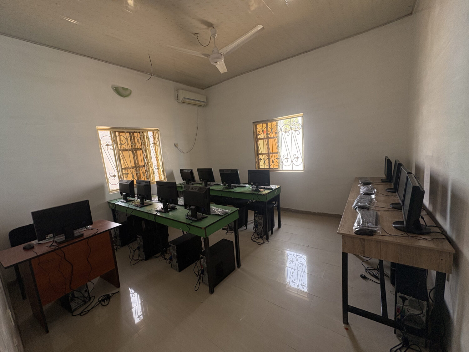 高雄市議員黃柏霖：智慧光明燈抵達奈及利亞!