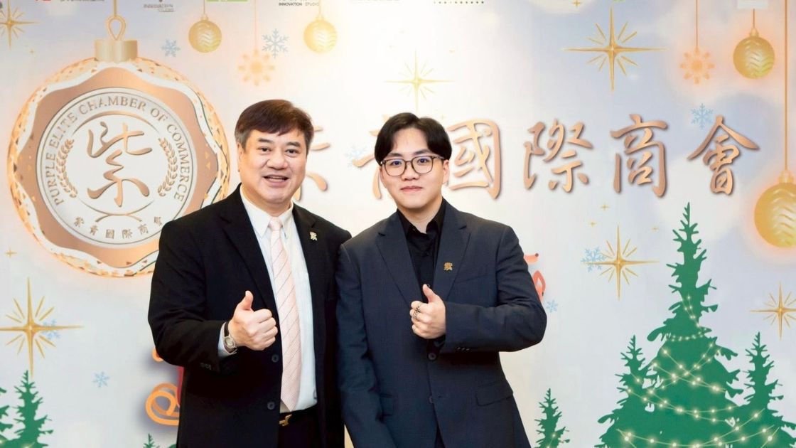 宏林跨媒體行銷長程品恆（右）與紫青國際商會郭金耀總會長（左）合影。程品恆表示，過去一年深受郭總會長領導魅力啟發，未來將結合行銷專業與商會資源邁向國際。