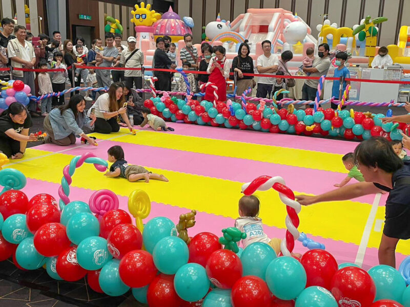 ▲萌寶貝爬爬樂讓您的寶貝成為全場焦點！贏得屬於他們的榮耀。（圖/新光三越高雄左營店提供）