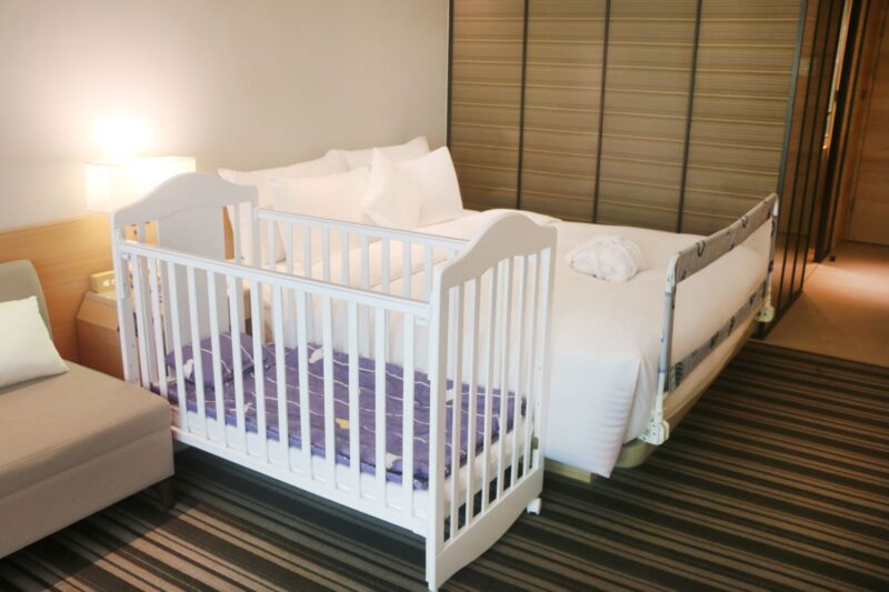 ▲5月31日前預訂「Horse連連」住房專案每晚3,388元起，可享「STAY COZZI和逸體驗」提供兒童及嬰幼兒專屬尺寸的個人用品，給予安心無虞的住宿環境。（圖/和逸飯店高雄中山館提供）