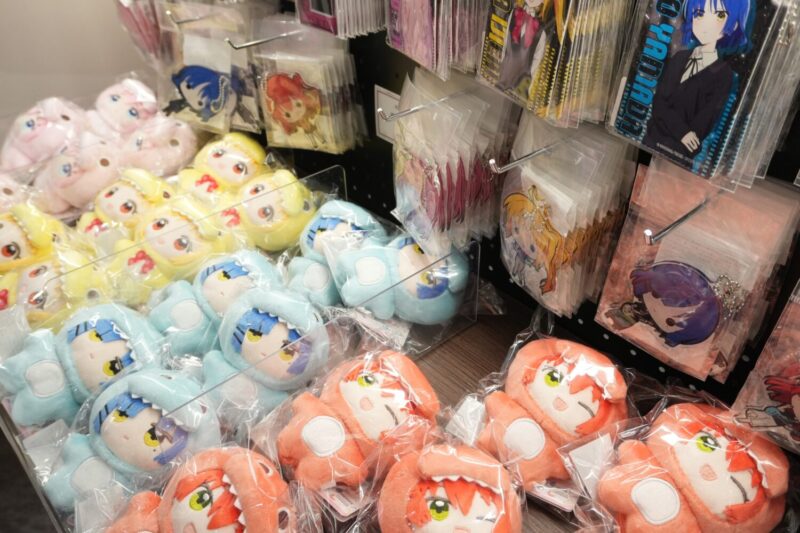 ▲來店除了享用各式主題餐點，獨家特典以及豐富周邊商品更是不可錯過。（圖/高雄夢時代店提供）