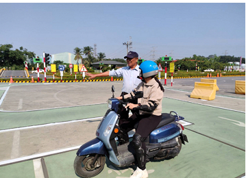 高雄區監理所：機車考照上駕訓  115年補助每人1,300元
