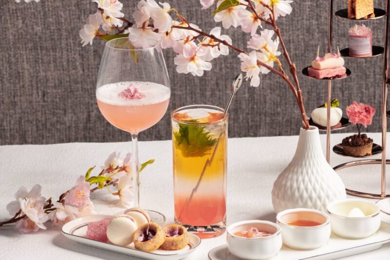 ▲憑「2026高雄櫻花季音樂節」門票點購櫻花祭下午茶，即可免費兌換一杯櫻花主題特調。（圖/高雄洲際酒店提供）