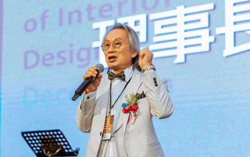 ▲高雄市室內設計裝修商業同業公會理事長駱漢隆於會員大會致詞。（圖/伊亞思影像創作提供）