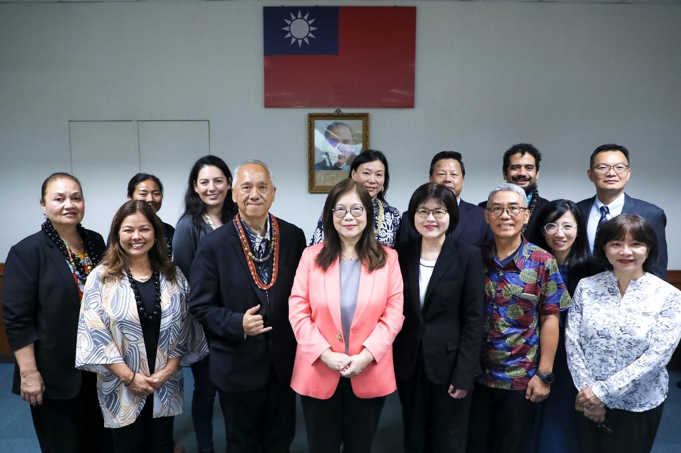 玻里尼西亞航海協會拜會海委會管碧玲主委 歡迎「大角星號」2027年航抵臺灣原鄉