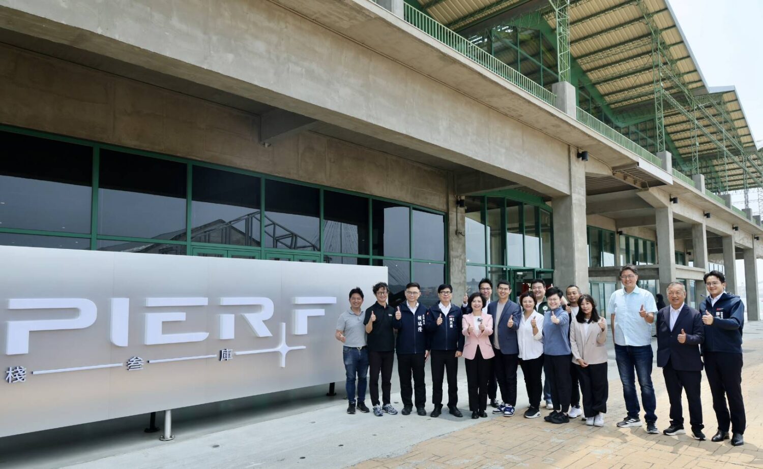 從香蕉出口到主權AI基地　 PIER F 棧叁庫歡迎台中訪問團　見證高雄智慧城市轉型