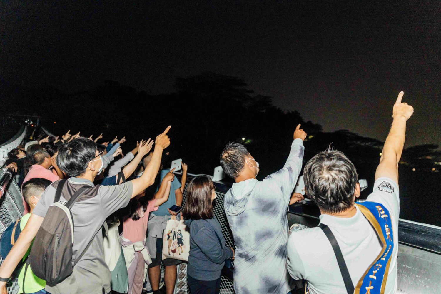 山川琉璃吊橋「銀河初語—天琴座流星雨」天文導覽活動 民眾驚呼：最美的屏東記憶