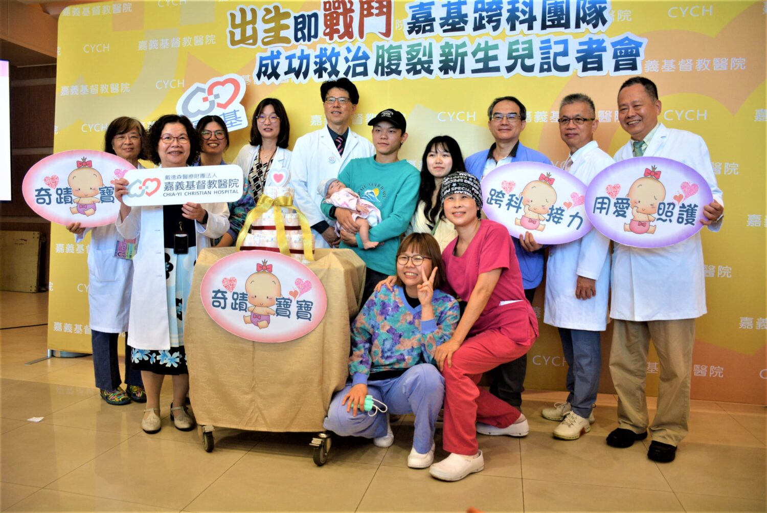 新生兒腹壁裂 嘉基跨科團隊成功救治 新生兒腹壁裂 嘉基跨科團隊成功救治