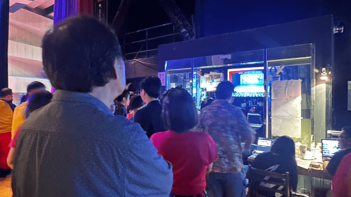 賴勛彪親自坐鎮城隍大歌廳後台。