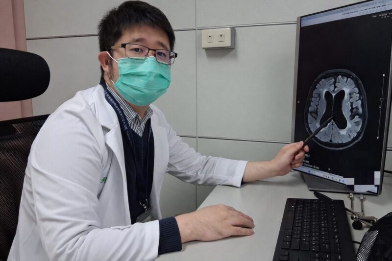 走路出現「磁性步態」醫：常壓性水腦症警訊