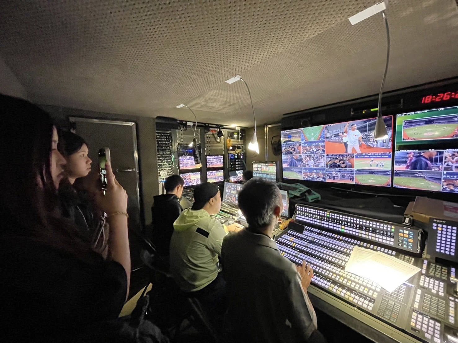 產學接軌再突破  玄奘大傳實習生進駐愛爾達副控室