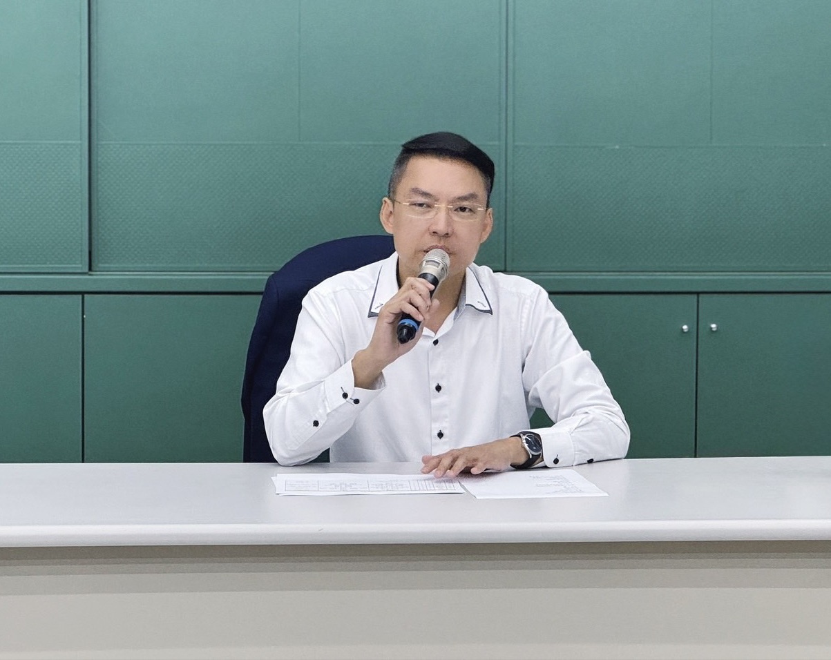 鄭麗文訪中掀爭議 黃文益:交流應有立場與尊嚴,不能以躺平換和平 鄭麗文訪中掀爭議 黃文益:交流應有立場與尊嚴,不能以躺平換和平