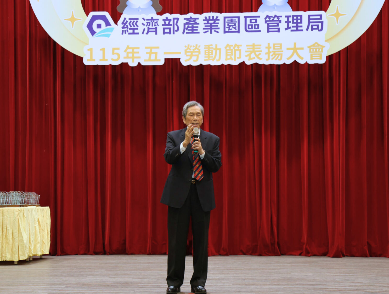 五一勞動節園管局舉辦表揚大會 表彰百位勞工典範強化產業競爭力