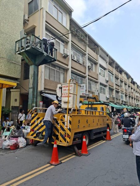 因變壓器故障造成前金區近千戶停電,台電調派發電機確保醫療需求不中斷！