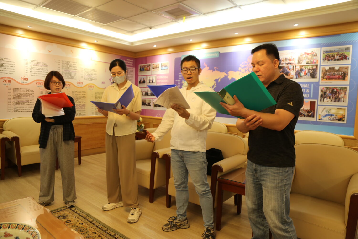 中山大學打造最有感雙語校園 行政團隊唱出國際力！