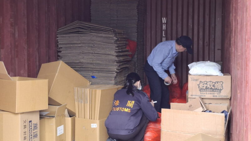 高雄關掃蕩市面走私大陸乾香菇及食品