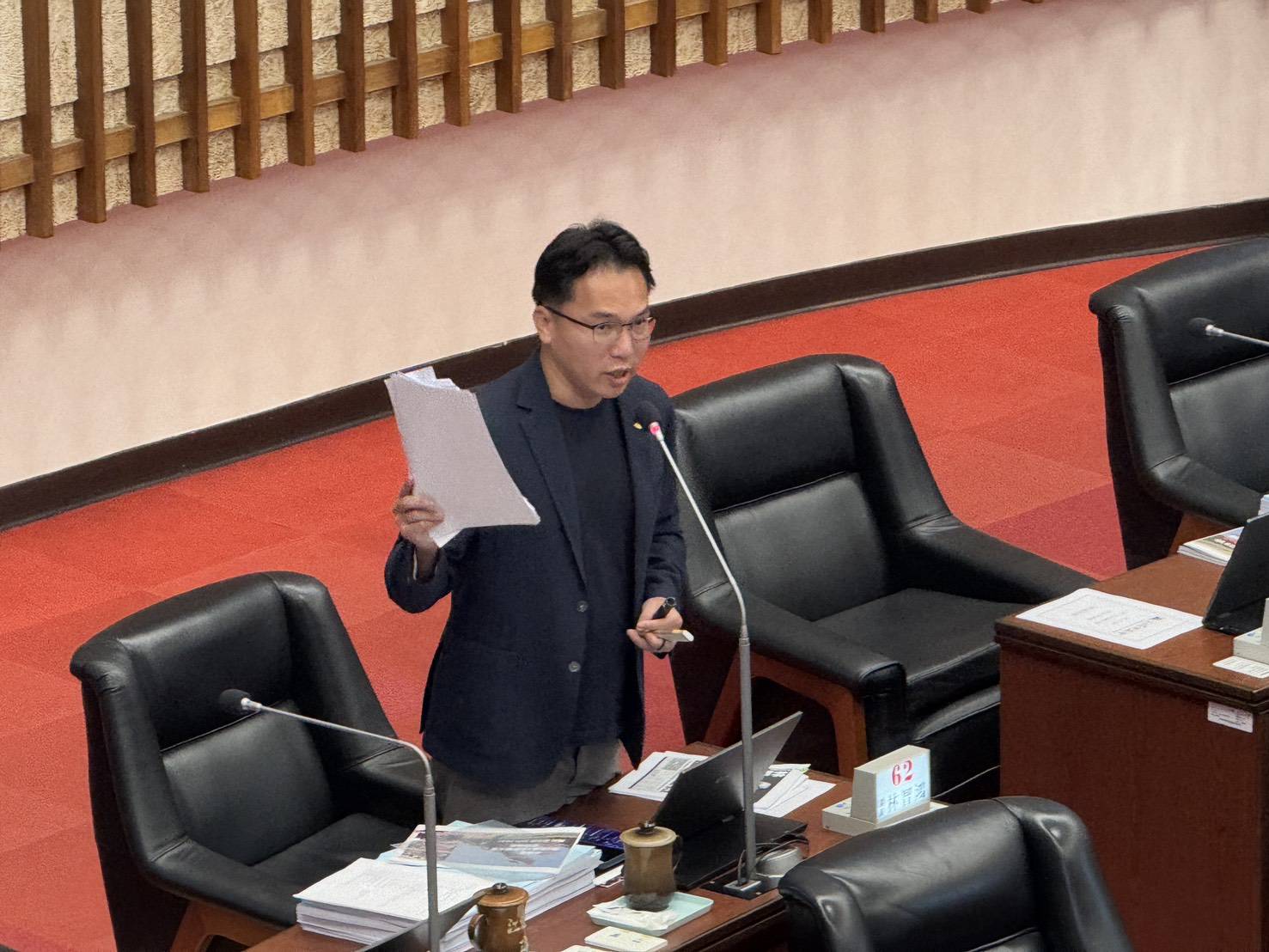 逾5百名鳳山牛稠埔居民連署，林智鴻要求教育局回應民意開放青年國中自由學區