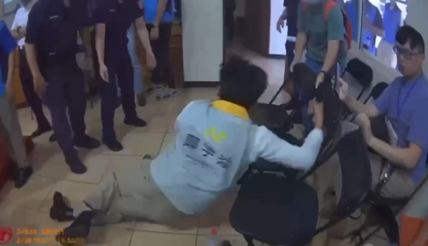 還原真相！ 影像證實民眾自摔警執法無虞