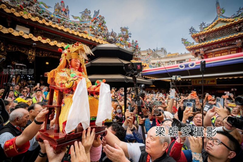 白沙屯媽祖三進三出衝朝天宮 信眾歡聲雷動