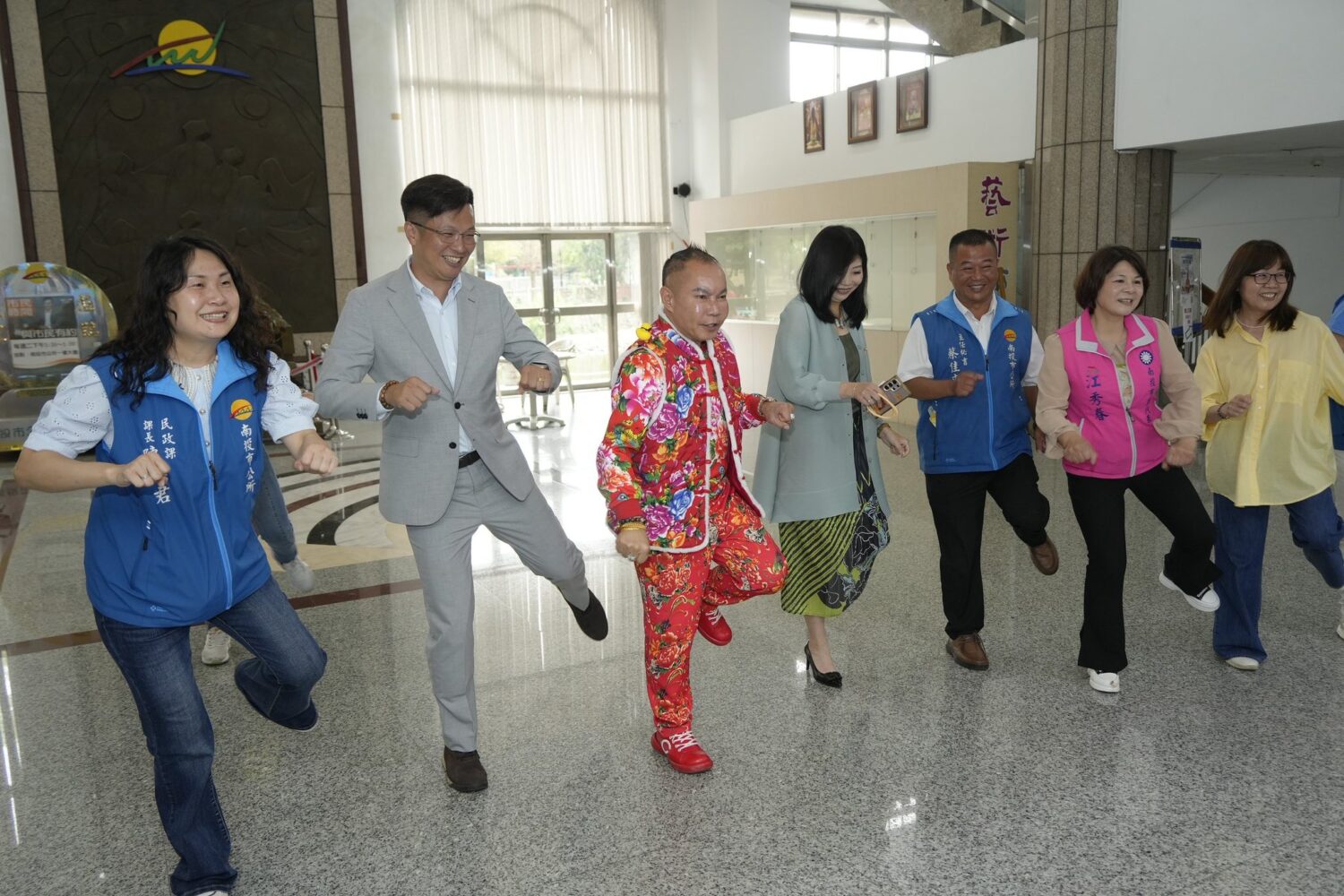 百億吊車大王胡漢龑南投開講   市民擠爆