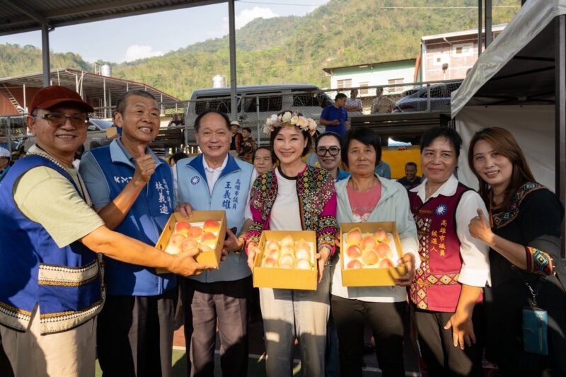 深入那瑪夏辦音樂會 柯志恩允諾改善原鄉交通與醫療、打造精品農產