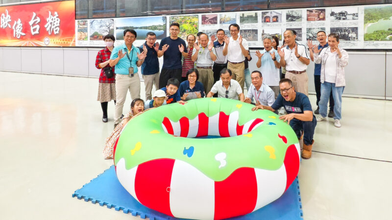 ▲陳奕彰創作的甜甜圈，透過作品串聯過去與現在，也呼應台糖帶給人們的「甜蜜」印象。（圖/記者張忠義攝）