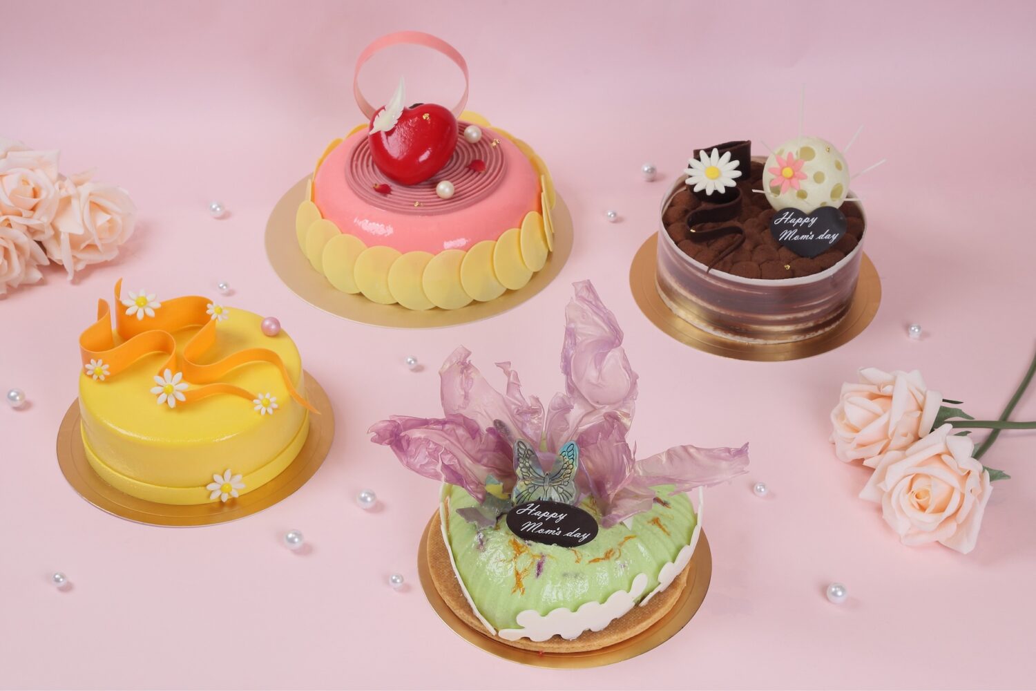 ▲M烘焙坊今年精心推出四款母親節限定蛋糕,以細膩風味詮釋愛的多重樣貌。(圖/高雄萬豪酒店提供)