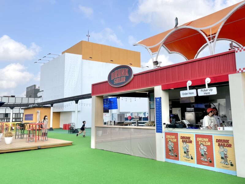 ▲母親節Love in Bloom小花行動，於大立B館RF指定餐廳消費不限金額，即可獲得康乃馨乙。（圖/高雄大立百貨提供）