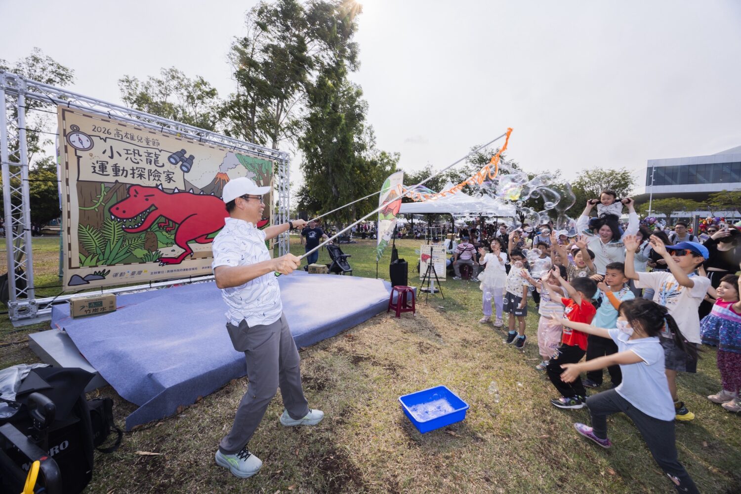 兒童節最萌運動派對，衛武營都會公園小恐龍探險家首日吸引逾二千人嗨翻衛武營！
