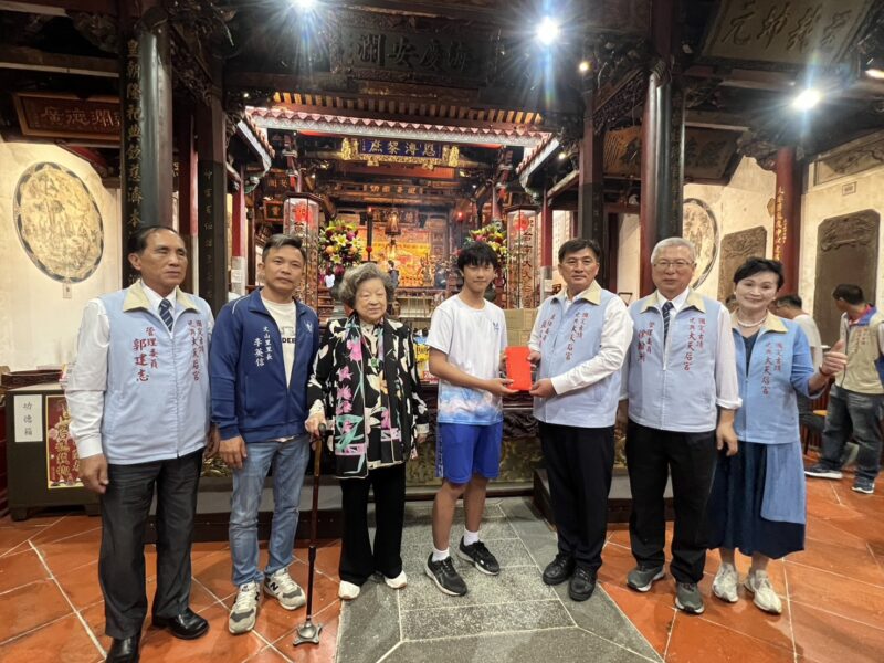 佳里機器人團隊赴美出征   仁安宮總幹事侯蔡雪吟善款助圓夢