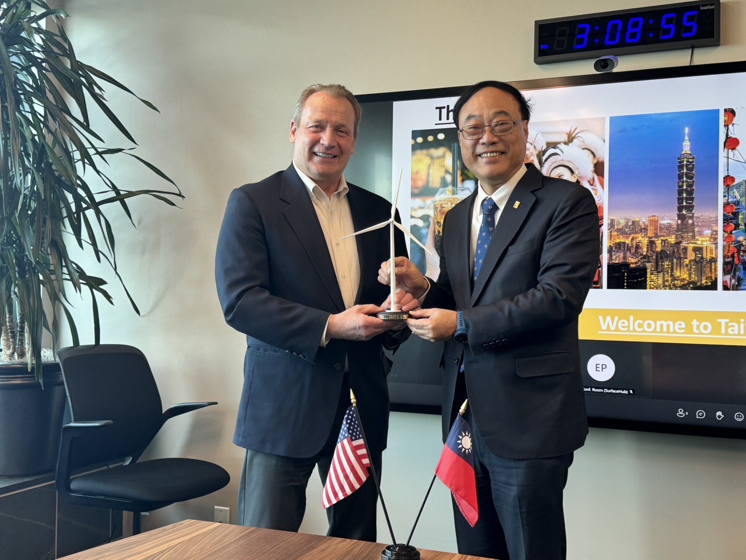 臺灣港務公司與美國西雅圖港務局進行雙邊會談，雙方將就郵輪營運與港埠經營擴大合作