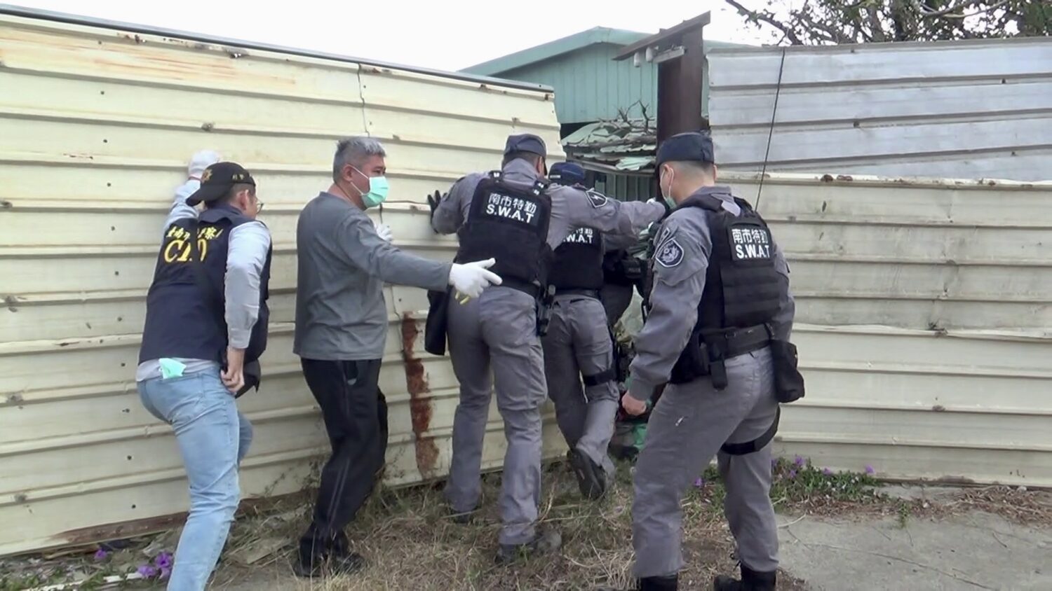 「再利用」成掩護？非法廢棄物橫行多年　南市刑大重擊環境毒瘤