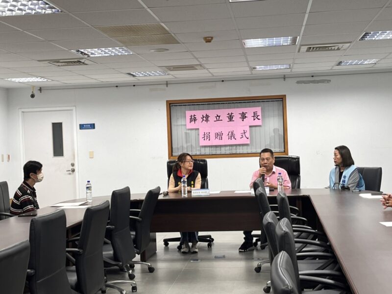 睿田能源薛煒立拋磚引玉號召企業與好友暖心接力幫助洪姓弱勢家庭，旗津區公所見證善意匯流