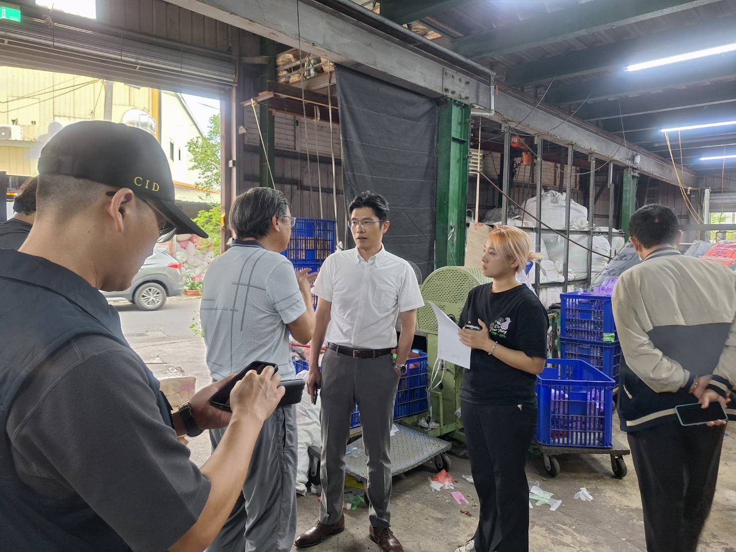 臺南地檢清明連假出擊 查訪塑膠袋業防囤貨亂象 臺南地檢清明連假出擊 查訪塑膠袋業防囤貨亂象