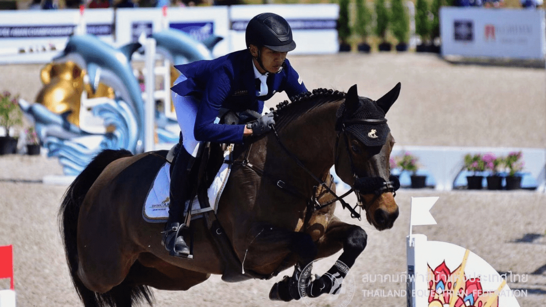 台灣馬術障礙超越賽頂尖國手陳御龍近照,專注的眼神透露出其作為國家隊帶隊教練備戰名古屋亞運的堅定決心。