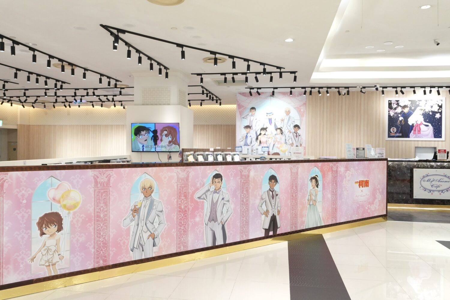 ▲《名偵探柯南》TV動畫迎向30週年紀念，主題café即日起至5.28於MyAnime_Cafe高雄夢時代店登場。（圖/高雄夢時代提供）