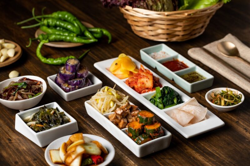 ▲姜滿堂-韓式小菜和鮮蔬通通免費續。(圖/姜滿堂提供)