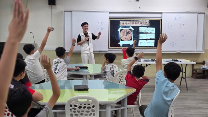 顯微解密斑蚊 屏東衛生局培育「小小防疫官」 防範登革熱