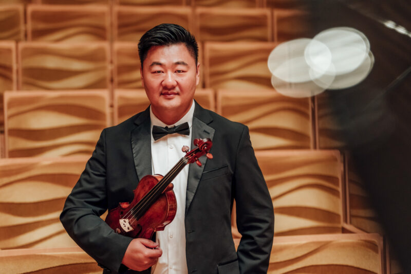 ▲特邀旅美小提琴家胡盛華，紐約大都會歌劇院管弦樂團首位華人聲部首席，曾三度榮獲葛萊美獎。（圖/跨時代交響樂團提供）