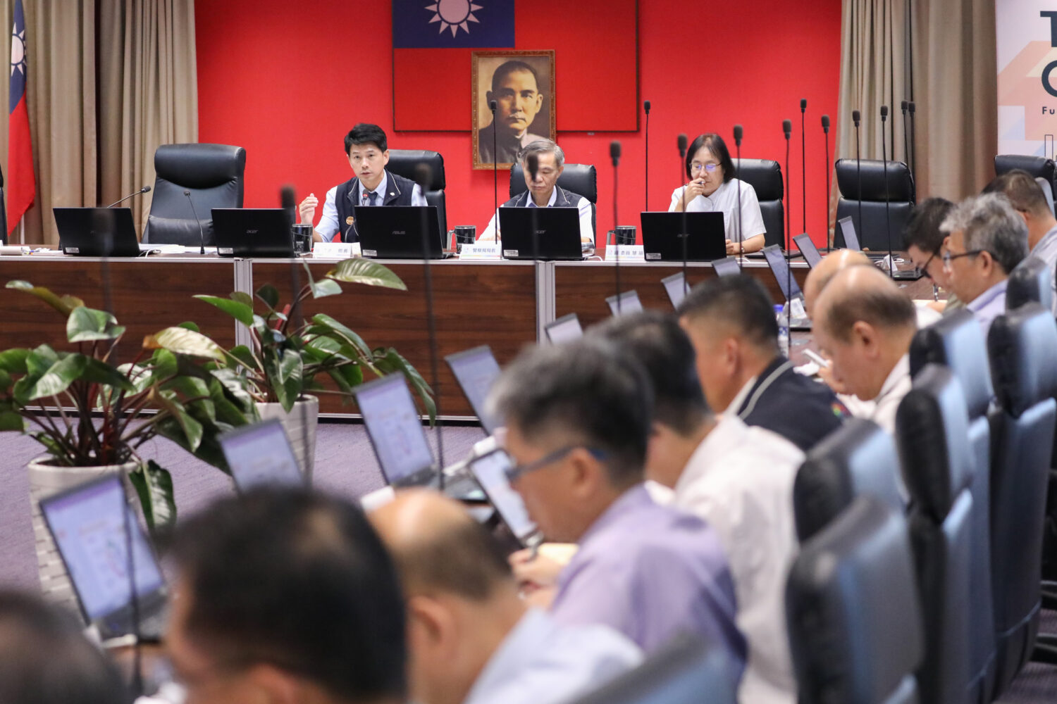 交通政策也能很可愛！台中「獨角仙號誌」亮相　盧秀燕：用創意守護用路安全