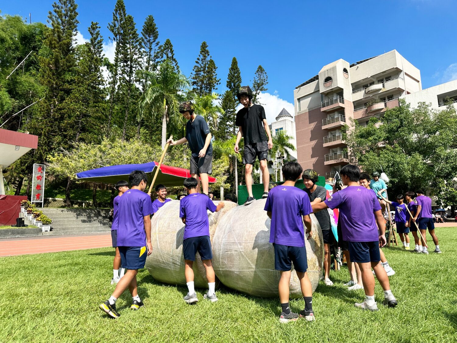 辦理體能挑戰極限賽  中山工商準畢業生闖過「體能十關」昂首邁向新賽道