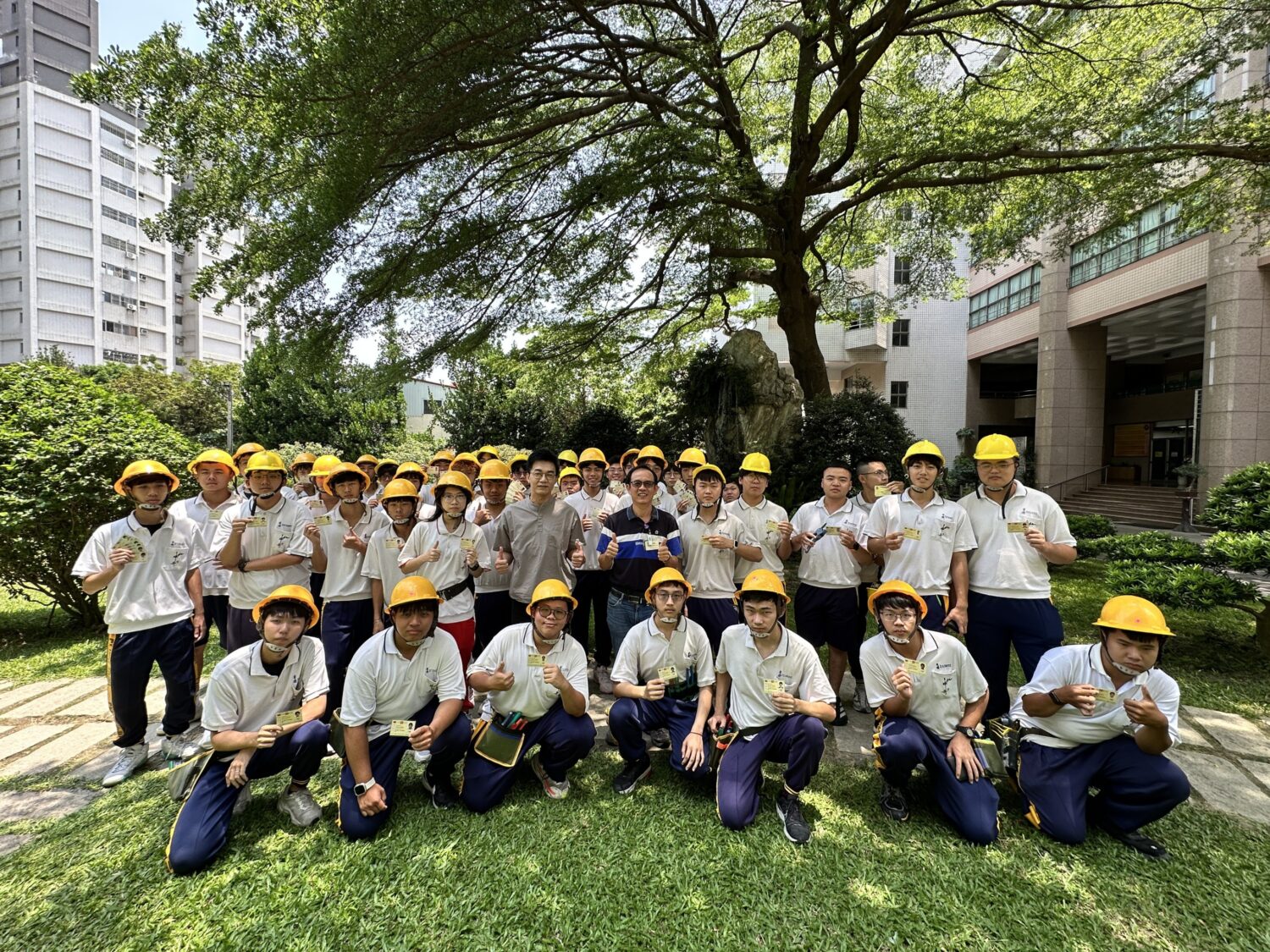 中山工商電機與電子群 室內配線乙級取證45張 創新紀錄 中山工商電機與電子群 室內配線乙級取證45張 創新紀錄