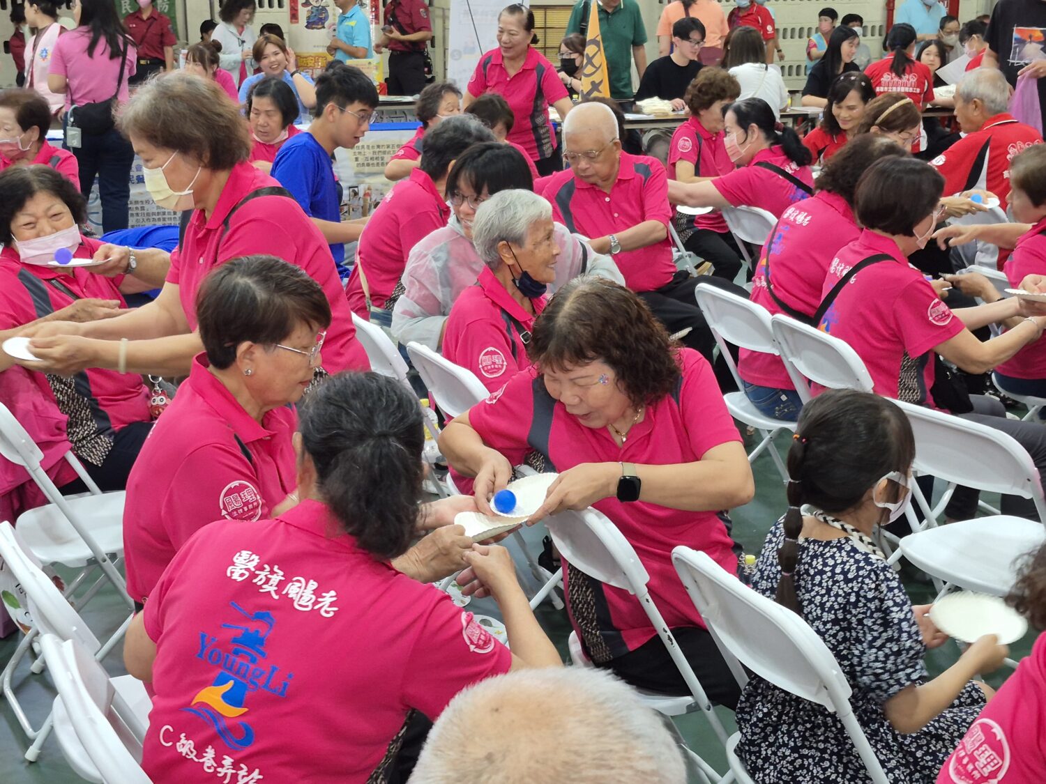 高醫大USR攜手市立旗津醫院打造樂齡健康生活圈 百位長者展活力